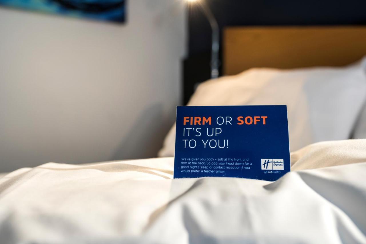 Holiday Inn Express Bedford By Ihg Екстер'єр фото
