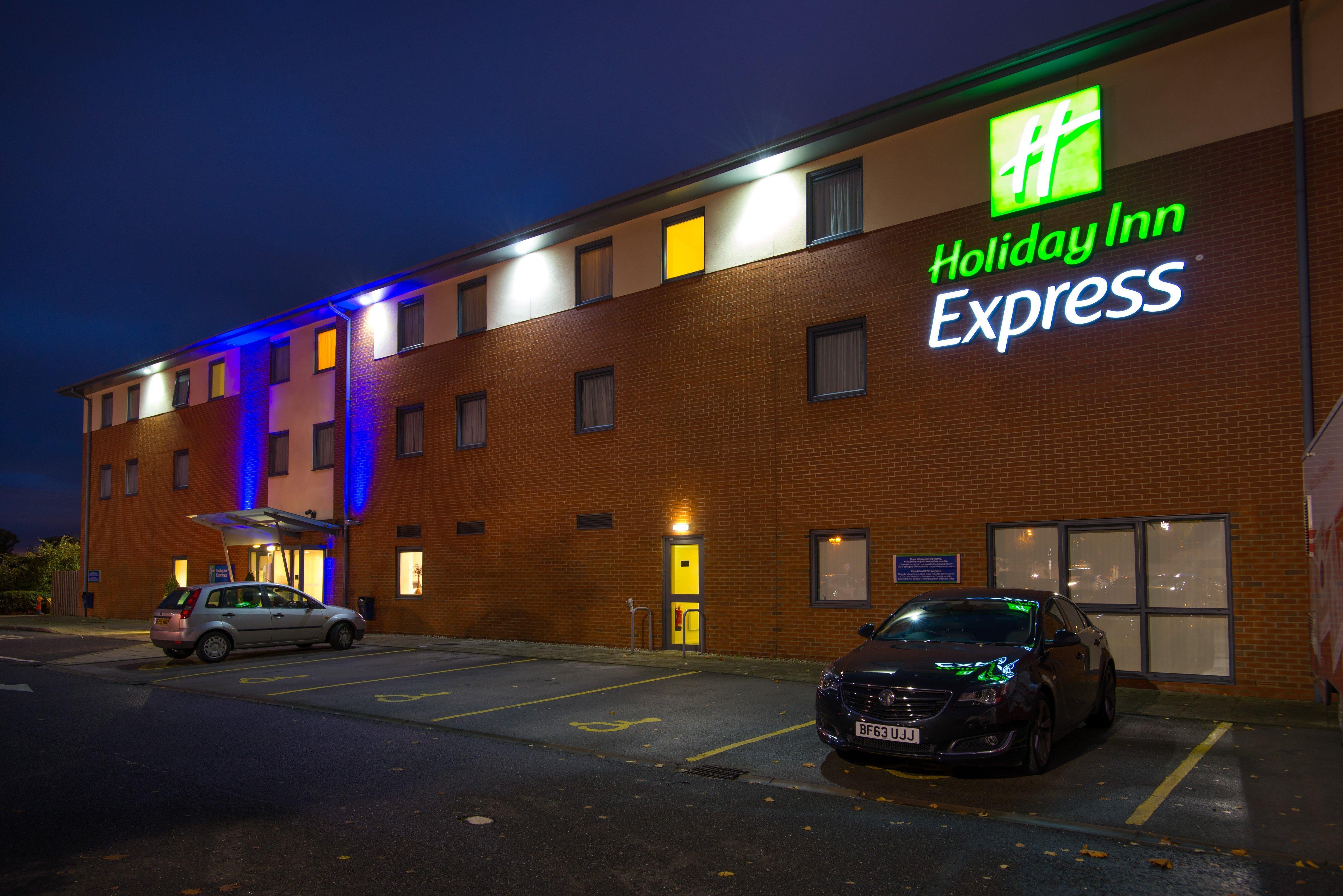 Holiday Inn Express Bedford By Ihg Екстер'єр фото