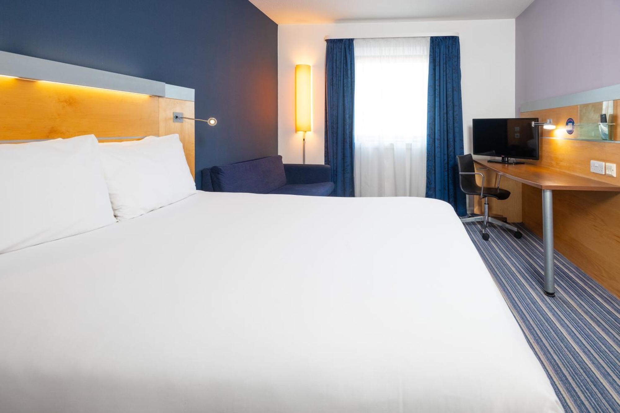 Holiday Inn Express Bedford By Ihg Екстер'єр фото