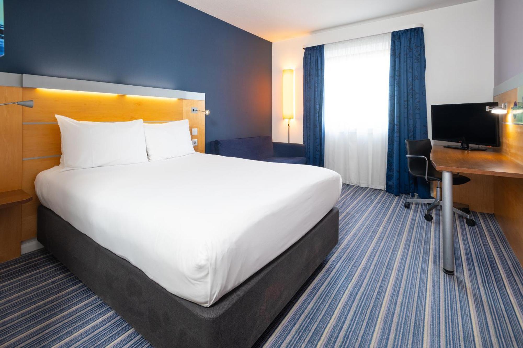 Holiday Inn Express Bedford By Ihg Екстер'єр фото
