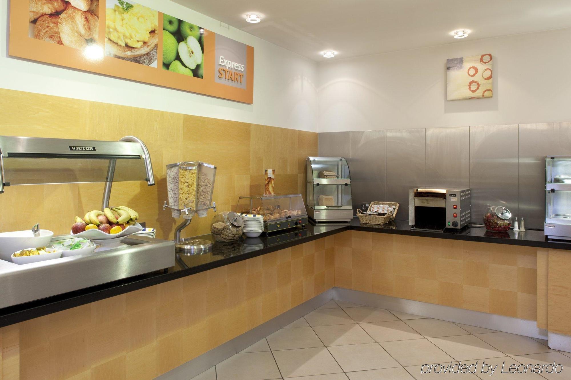 Holiday Inn Express Bedford By Ihg Екстер'єр фото