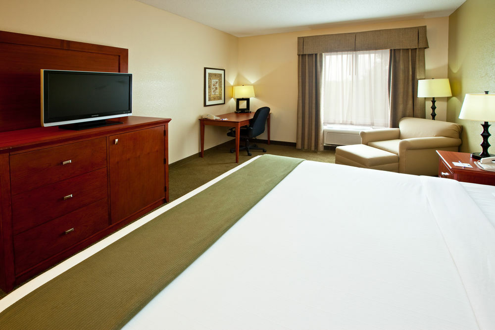 Holiday Inn Express Bedford By Ihg Екстер'єр фото