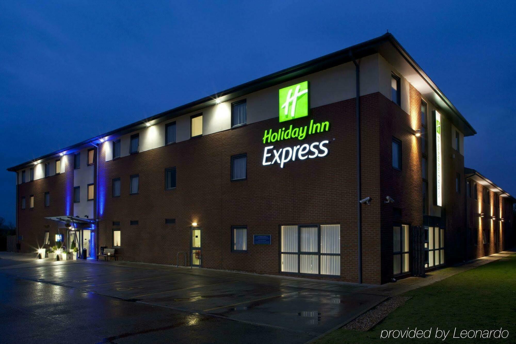 Holiday Inn Express Bedford By Ihg Екстер'єр фото